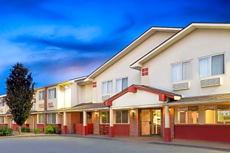 Super 8 by Wyndham Kingston