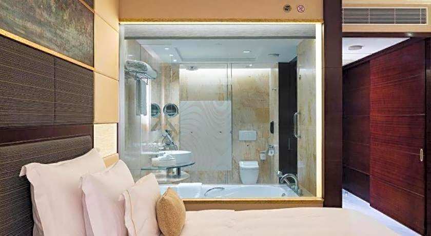 Starworld Hotel