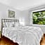 Canandaigua Lake Retreat with view and private beach access, foliage, hike, and Ski