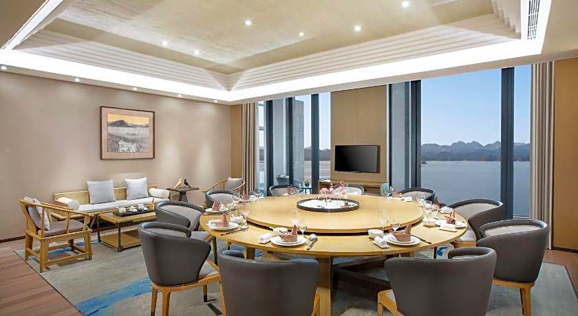 voco Thousand Island Lake By IHG