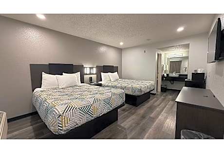 Deluxe Queen Room with Two Queen Beds- Non Smoking