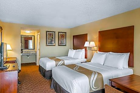 2 Double Beds, Smoking