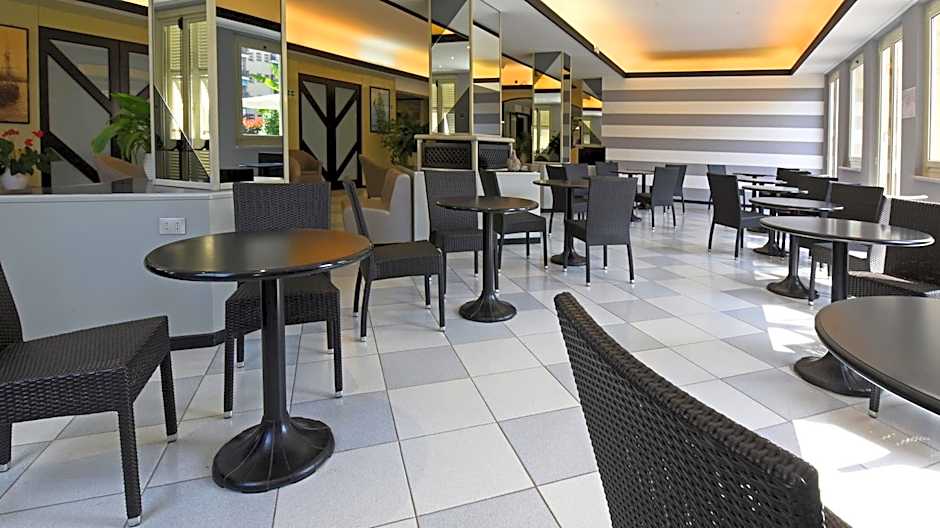 Hotel Sud Est by Fam Rossetti