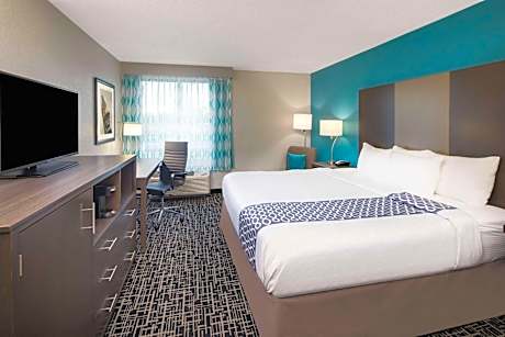 King Room with View - Mobility Access/Non-Smoking