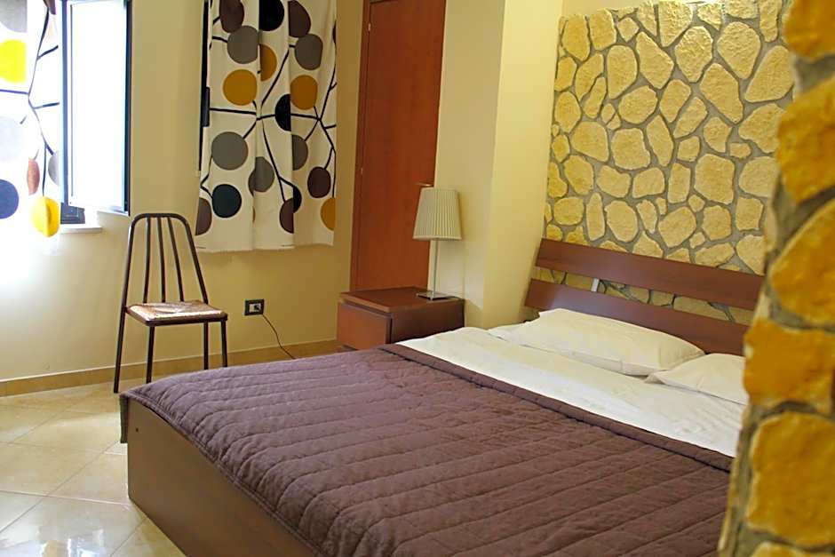 Hotel 106
