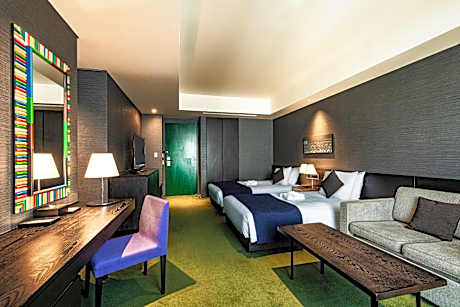 Deluxe Twin Room on High Floor - Non-Smoking