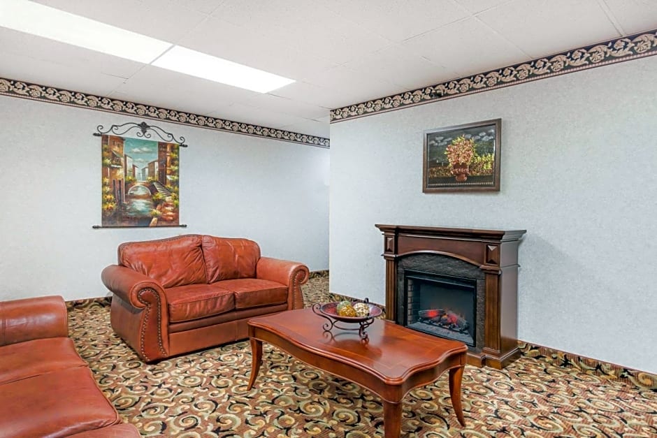 Days Inn by Wyndham Staunton