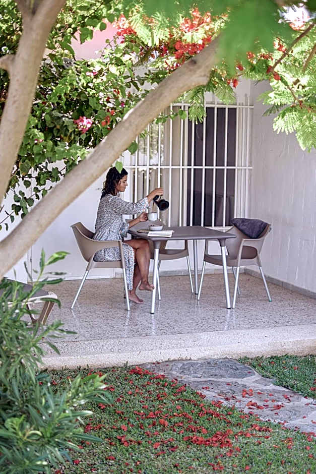 Bungalows Side Shore