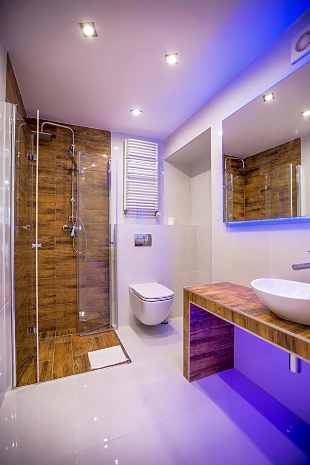 Adonis Apartments