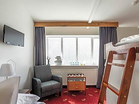 Quadruple Room with Private Bathroom