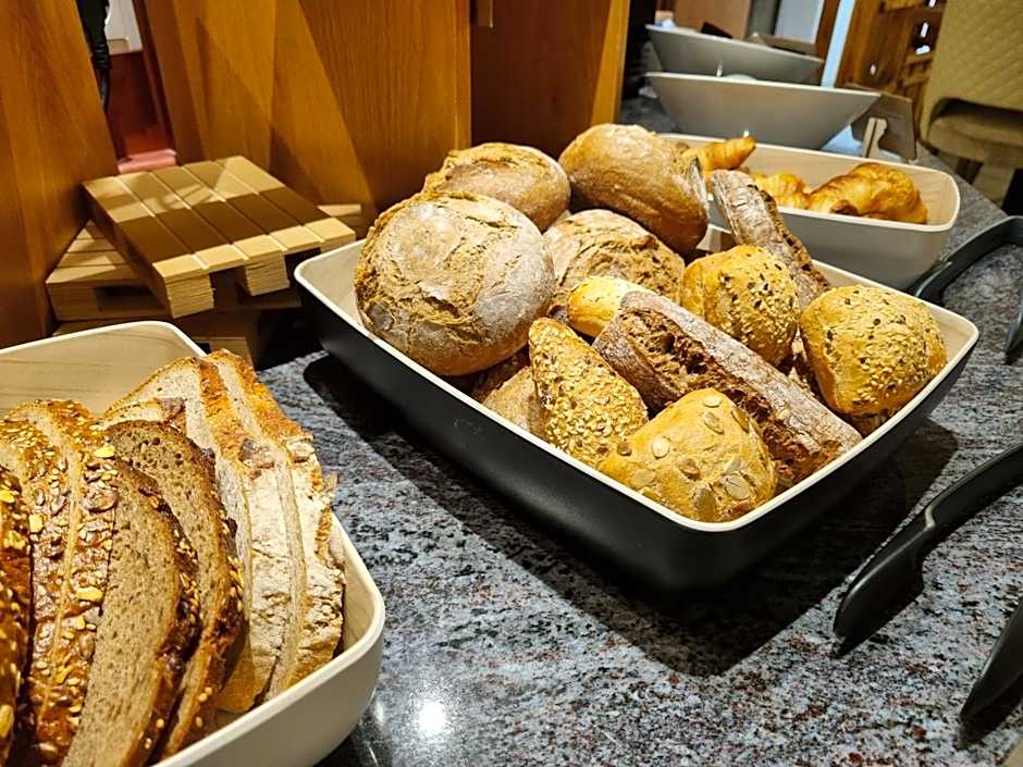 Moselhotel Weinhaus Simon `Sauna`Restaurant`ELadesäule