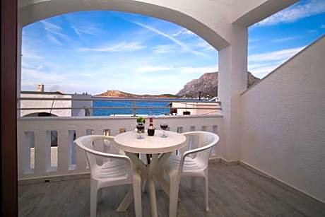 Family Apartment with Side Sea View