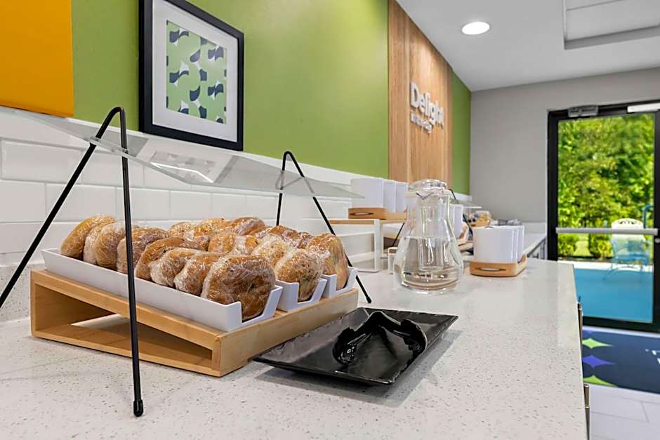 Spark by Hilton Tupelo