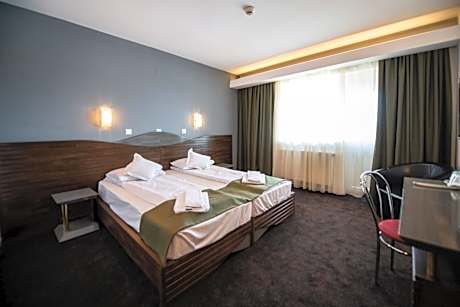 Queen Suite with Sofa Bed