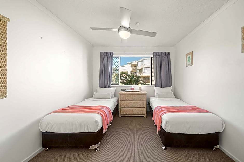 Surfside Buddina Beachfront 3bed Apt - Direct Beach Access