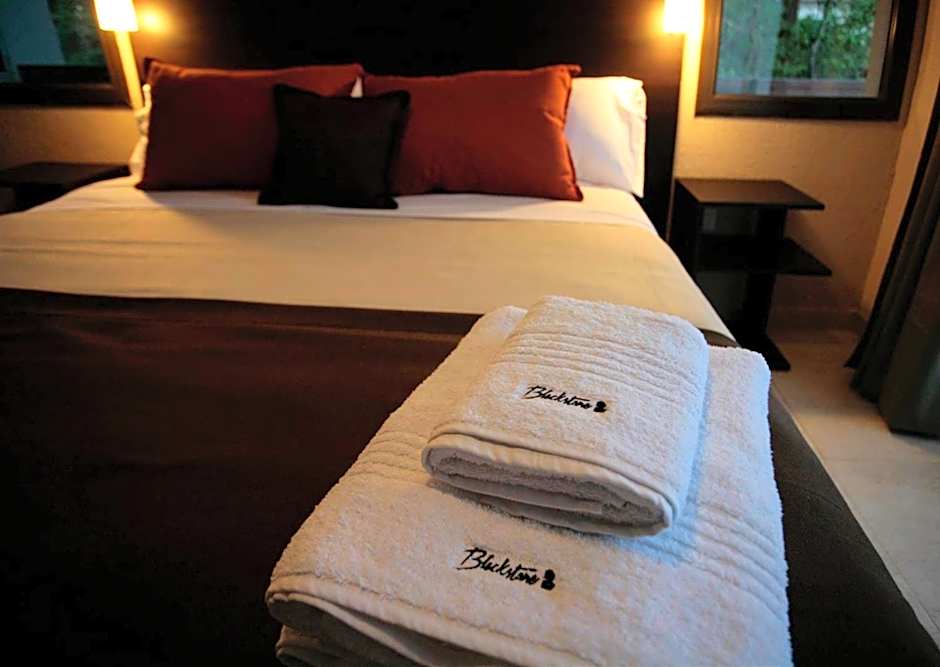 BlackStone Apart Boutique Hotel