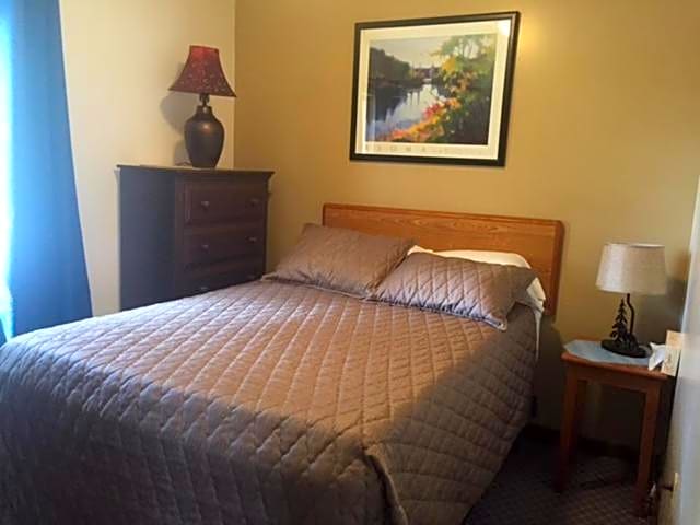 Milford Motel On the River