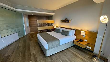Deluxe Studio