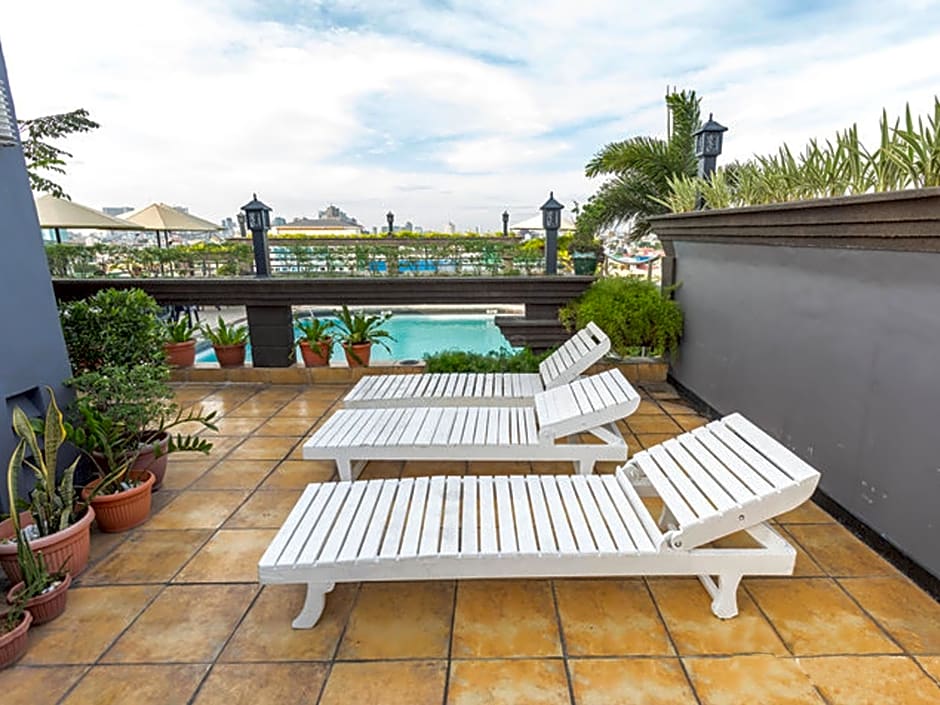 Urban Travellers Hotel