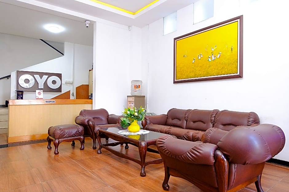 OYO 354 32 Residence