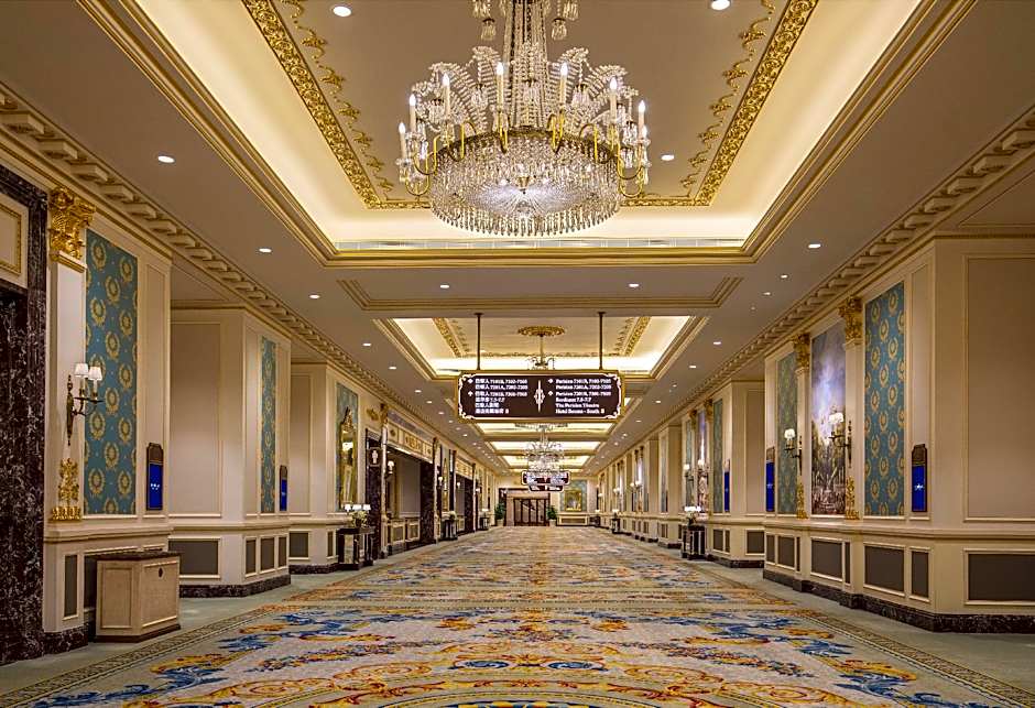 The Parisian Macao