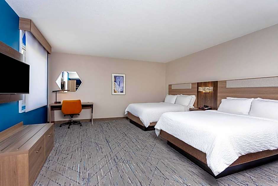 Holiday Inn Express & Suites Lantana By IHG