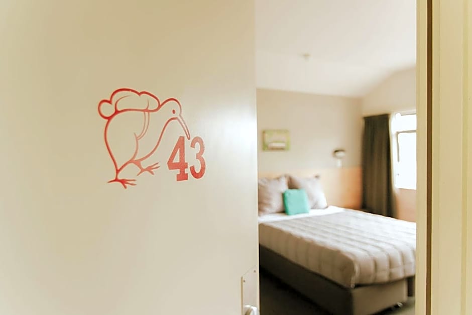 Waitomo Village Chalets home of Kiwipaka