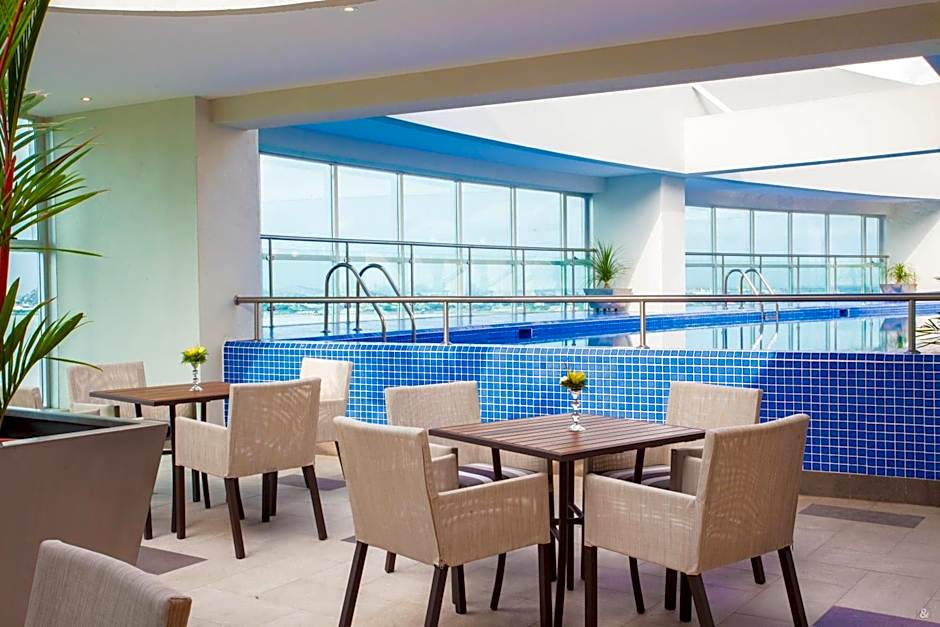 Wyndham Guayaquil, Puerto Santa Ana