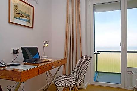 Standard Double Room with Balcony and Sea View