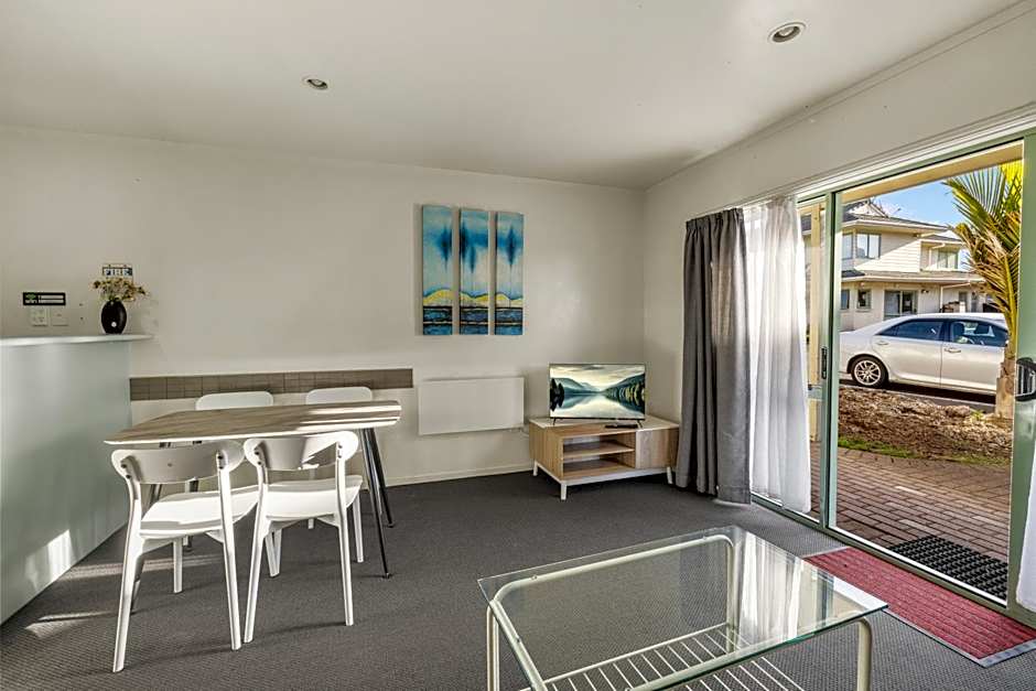 Birchwood Spa Motel