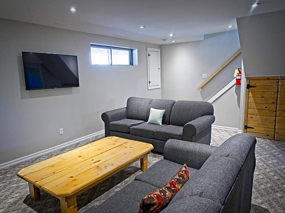 Gateside Chalets Expansive 6 Bedroom Hot Tub Near Village Blue Mountain