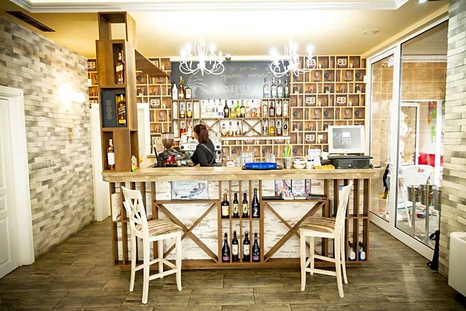 семеен хотел Прованс Ахелой