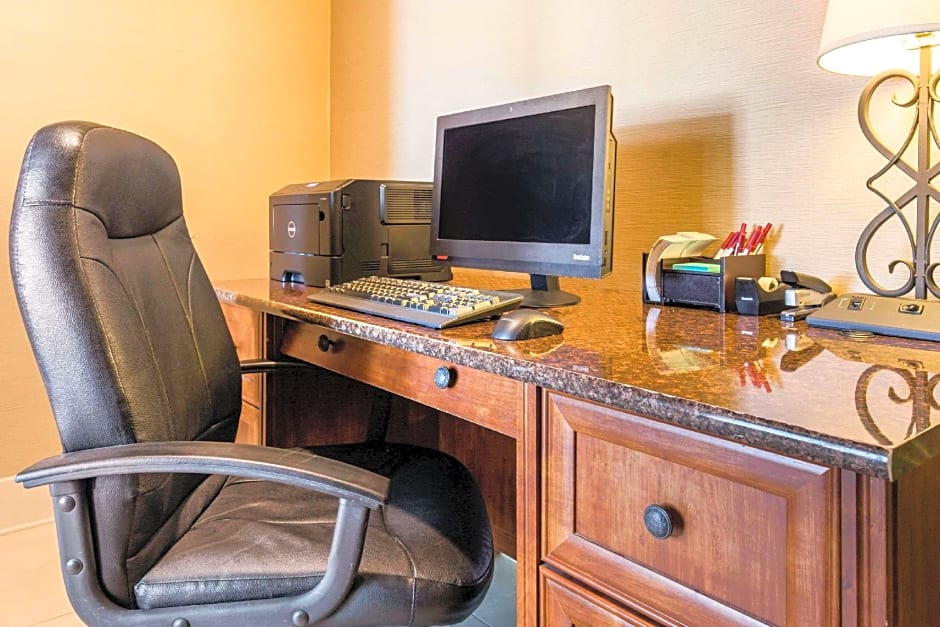 Comfort Suites Normal University area