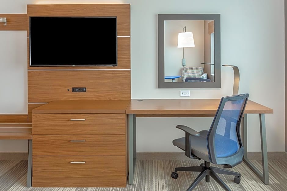 Holiday Inn Express & Suites - Rice Lake, an IHG Hotel