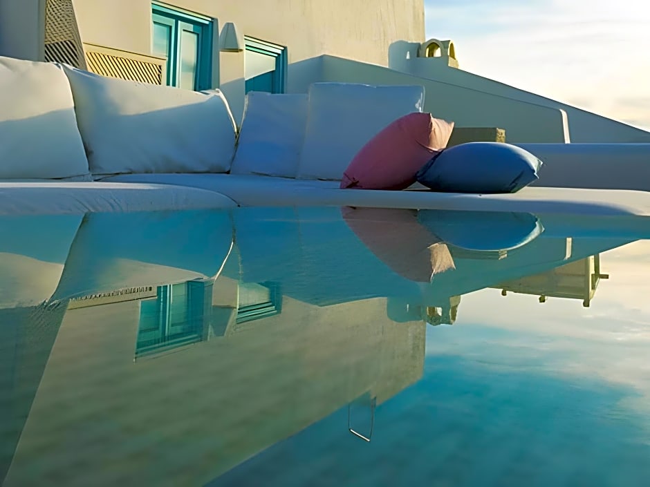 White Santorini Suites & Spa