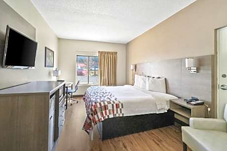 Deluxe King Room Disability Access Roll-ln Shower Non-Smoking