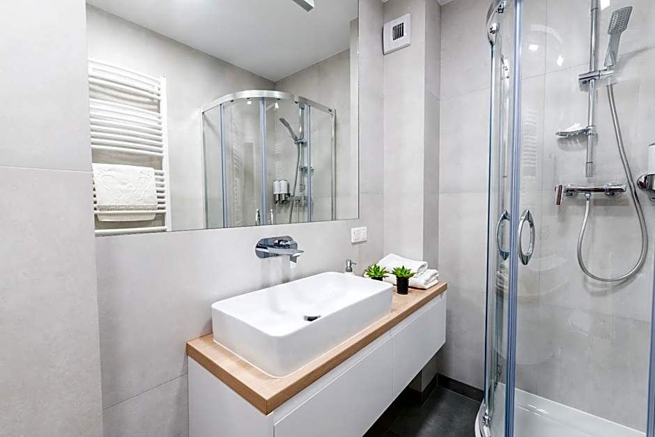 Q17 Apartments Rynek
