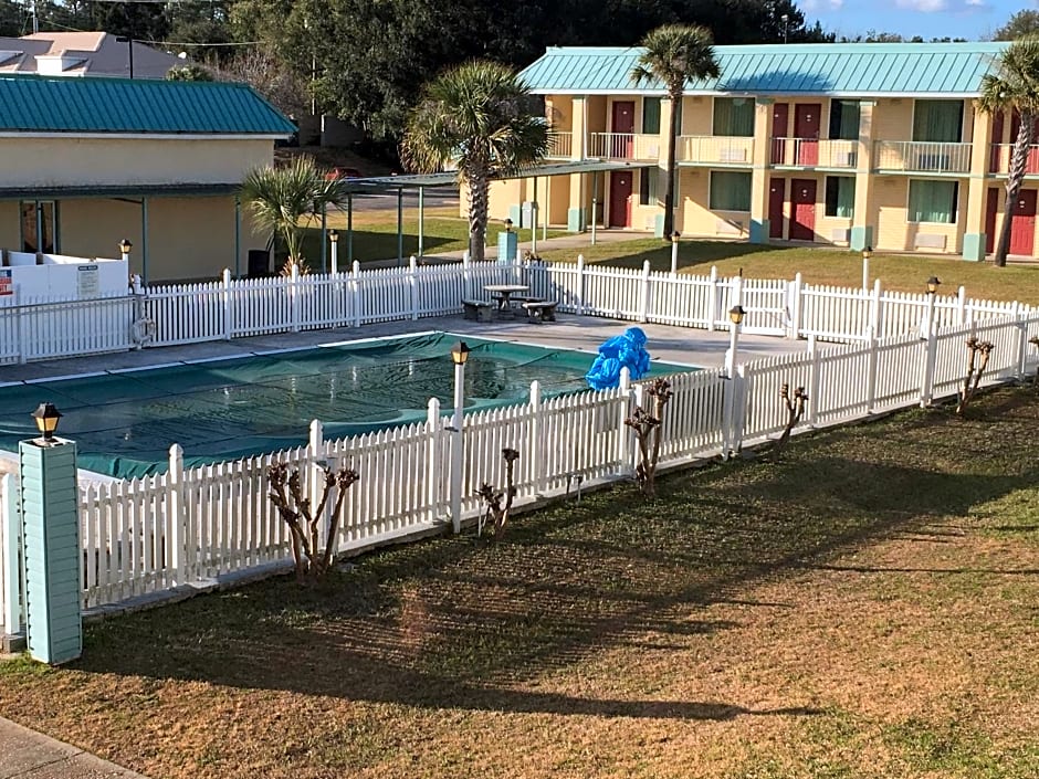 Garden Inn & Suites