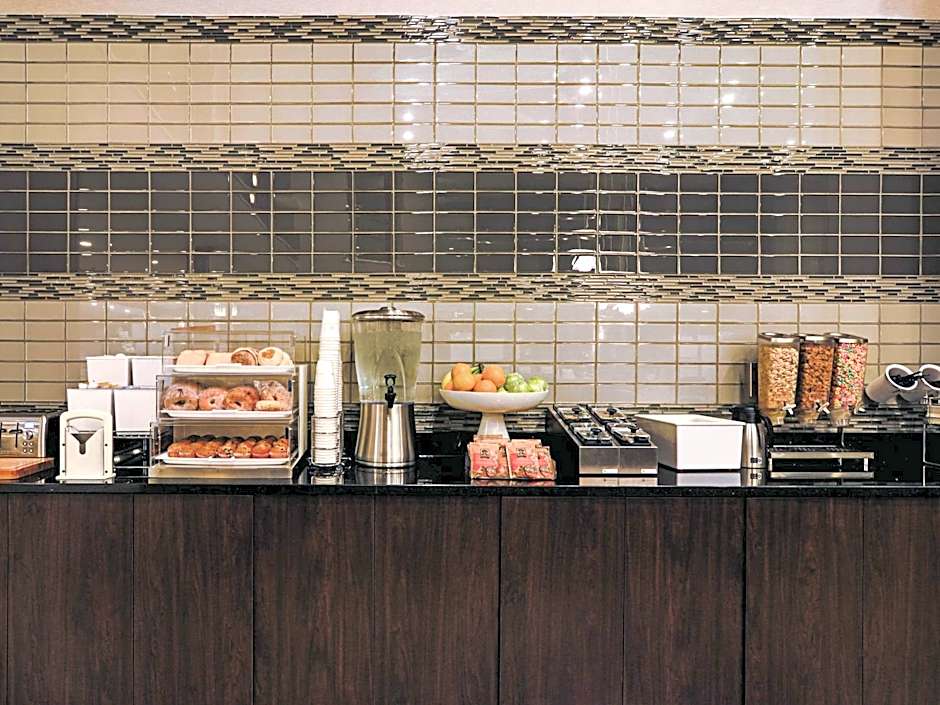 La Quinta Inn & Suites by Wyndham Denver Airport Dia