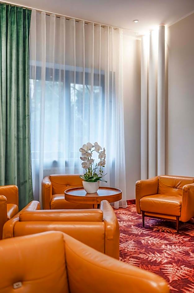 Hotel H12