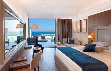 Deluxe Junior Suite Pool front with Private Pool