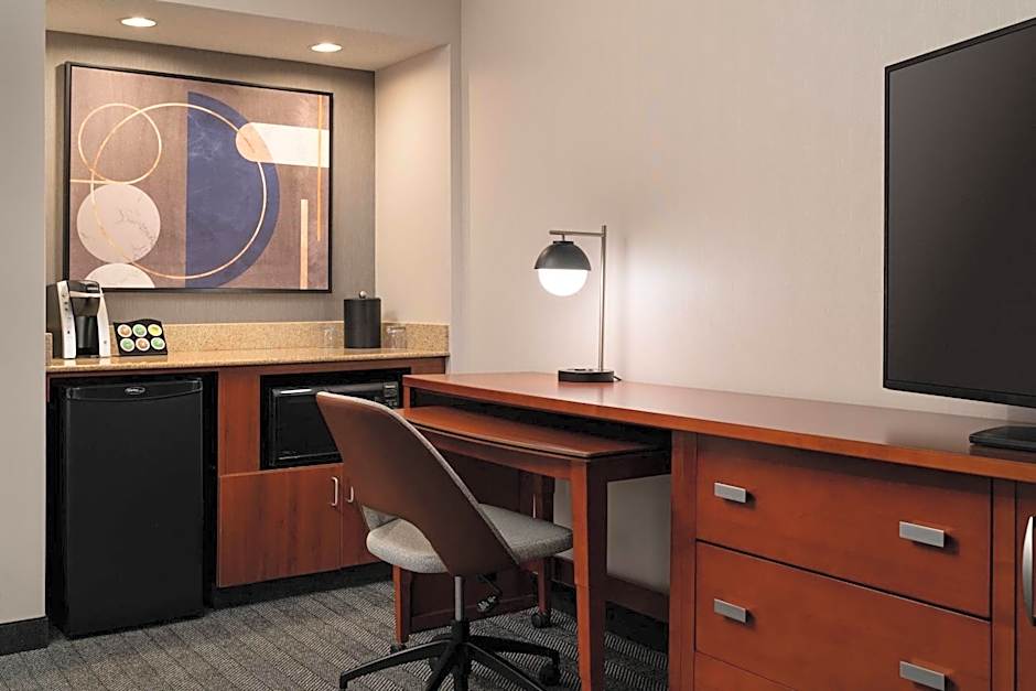 Courtyard by Marriott Bakersfield