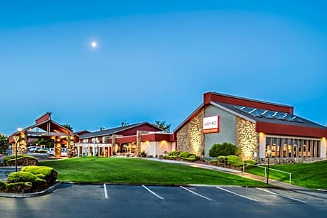 Red Lion Hotel Columbia Center