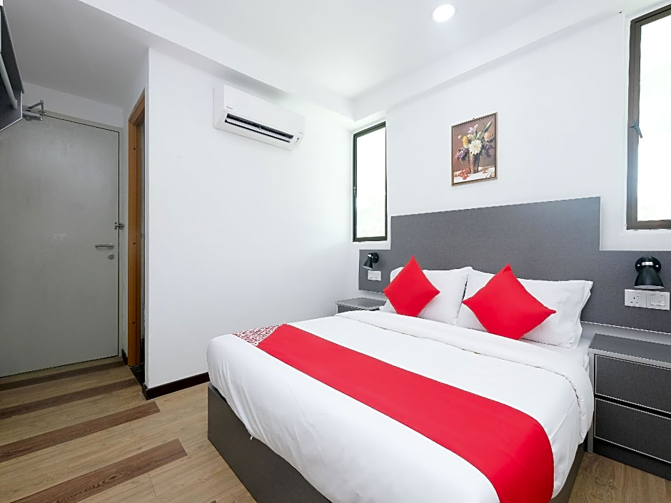 OYO 44043 First Garden Hotel