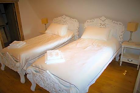 Twin Room with Shower