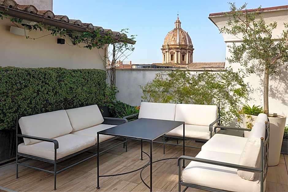 Terrace Pantheon Relais