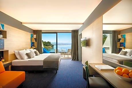 Superior Family Room with balcony and sea view