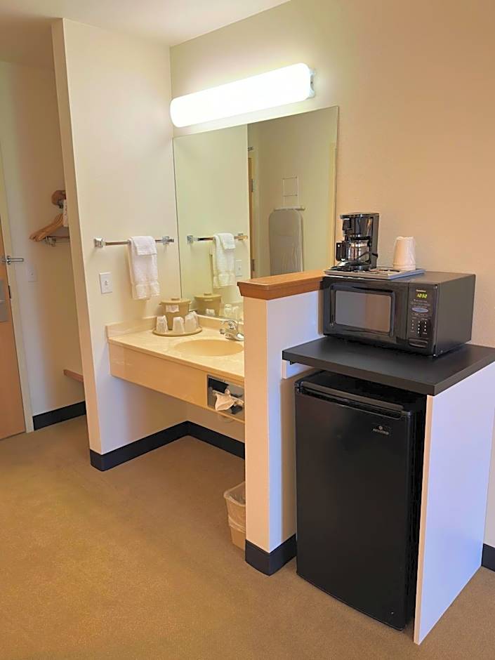 Peppermill Empress Inn