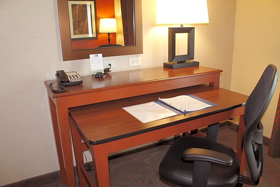 Holiday Inn Express & Suites Paducah West