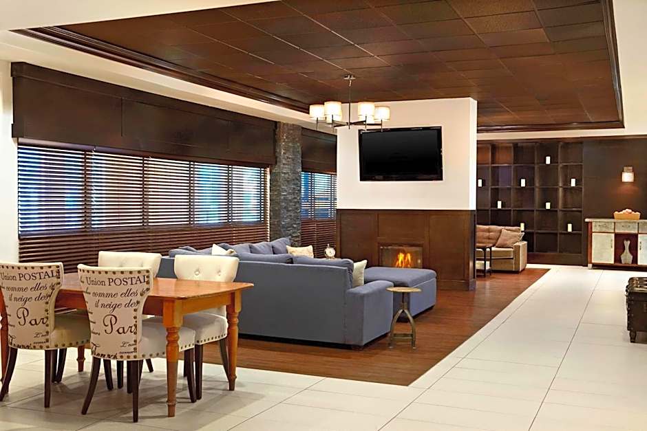 Four Points By Sheraton Hotel & Suites Calgary West